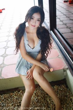 女生和男生打撲克女生的第一視角