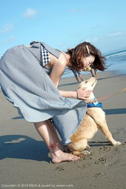 海瑟薇走光