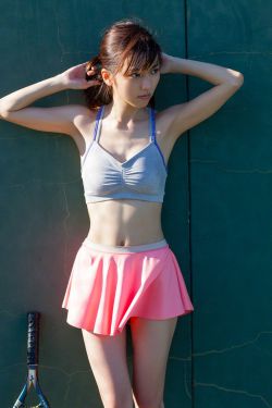 舌吻摸大腿下面視頻床震