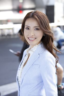 沙龍大學(xué)生